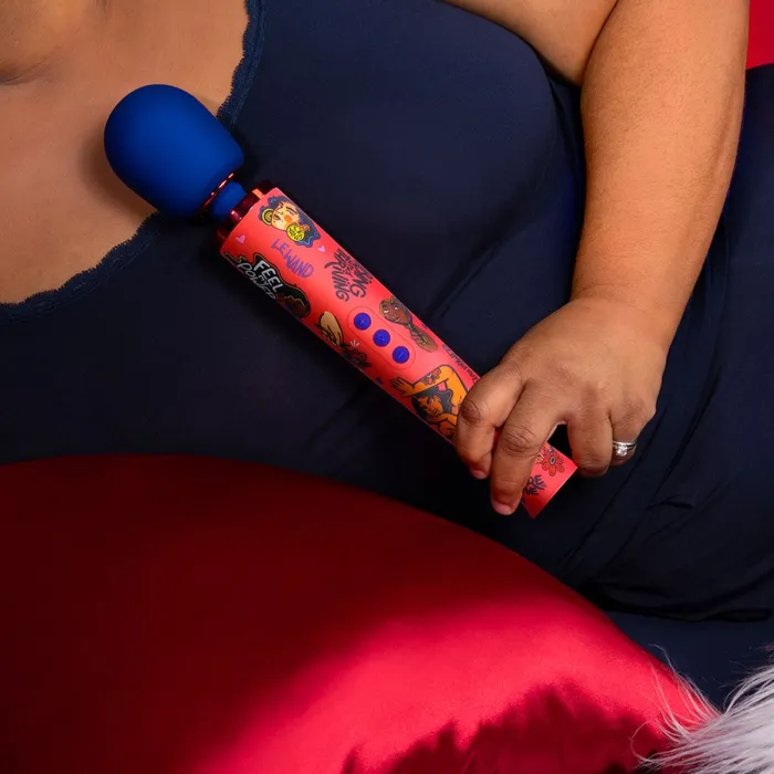 Vibrators Le Wand Le Wand Feel My Power Special Edition Wand by Kelly Malka